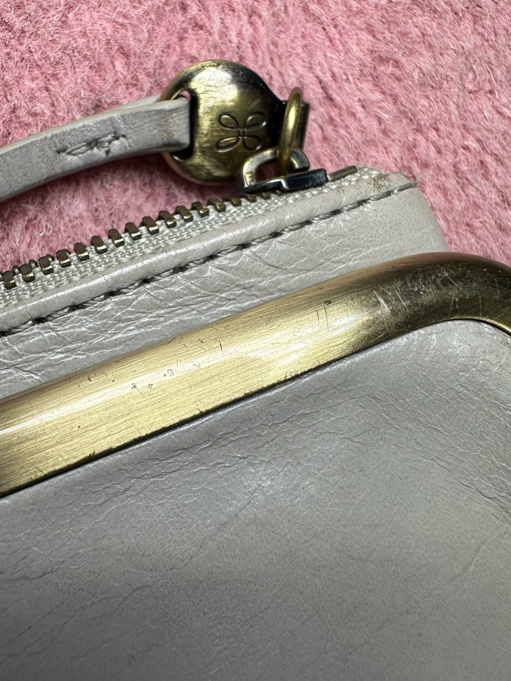 HOBO Cream Leather Frame Clutch with Gold Trim - Picture 3 of 6